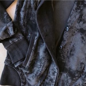 Lululemon black marble jacket with thumb holes